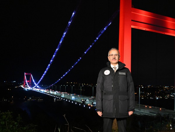ULAŞTIRMA VE ALTYAPI BAKANI ABDULKADİR URALOĞLU, FSM KÖPRÜSÜ’NDE ASKI HALAT YENİLEME ÇALIŞMALARINI İNCELEDİ