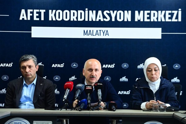 ULAŞTIRMA VE ALTYAPI BAKANI KARAİSMAİLOĞLU: BÖLGEYİ ESKİSİNDEN DE GÜÇLÜ VE GELİŞMİŞ BİR ALTYAPIYLA AYAĞA KALDIRACAĞIZ