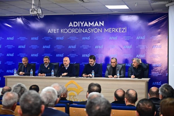 ULAŞTIRMA VE ALTYAPI BAKANI KARAİSMAİLOĞLU: GEÇİCİ DÜKKAN VE PREFABRİKLERİN İMALATINA BAŞLADIK