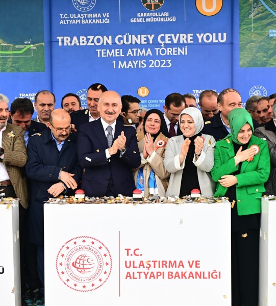 ULAŞTIRMA VE ALTYAPI BAKANI KARAİSMAİLOĞLU:  GÜNEY ÇEVRE YOLU İLE DEV PROJEMİZİN TEMELİNİ ATTIK