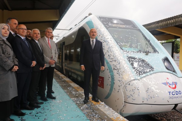 ULAŞTIRMA VE ALTYAPI BAKANI KARAİSMAİLOĞLU: MİLLİ TREN BUGÜN İLK KEZ YOLCU TAŞIMAYA BAŞLIYOR