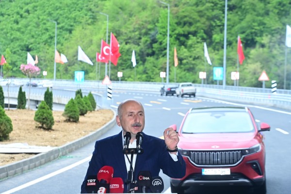 ULAŞTIRMA VE ALTYAPI BAKANI KARAİSMAİLOĞLU:  OSMANGAZİ KÖPRÜSÜ’NDE 102 BİN 700 ARAÇ GEÇİŞİ İLE YENİ REKOR KIRDIK